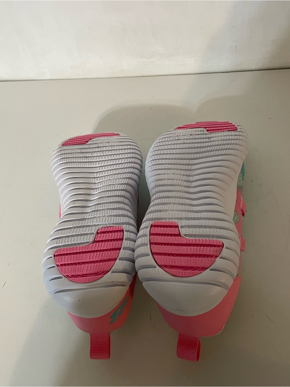 New Balance Sneakers for Girls - Picture 7 of 8